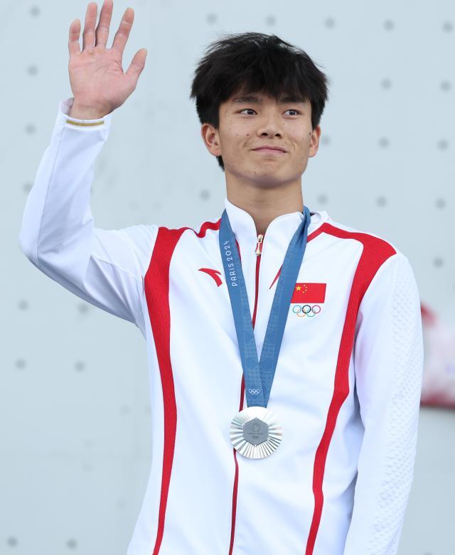 1723122805370035955.jpg 巴黎奥运会丨攀岩——男子速度赛:伍鹏获得银牌XxjpseC010716_20240808_MVPFN0A001.jpg